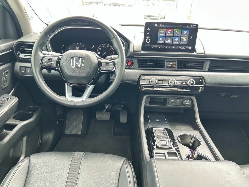 Used 2025 Honda Pilot SUV