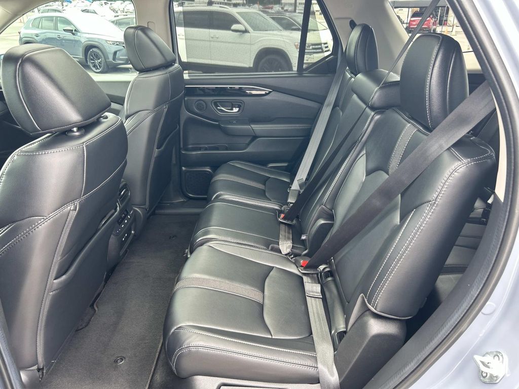 Used 2025 Honda Pilot SUV
