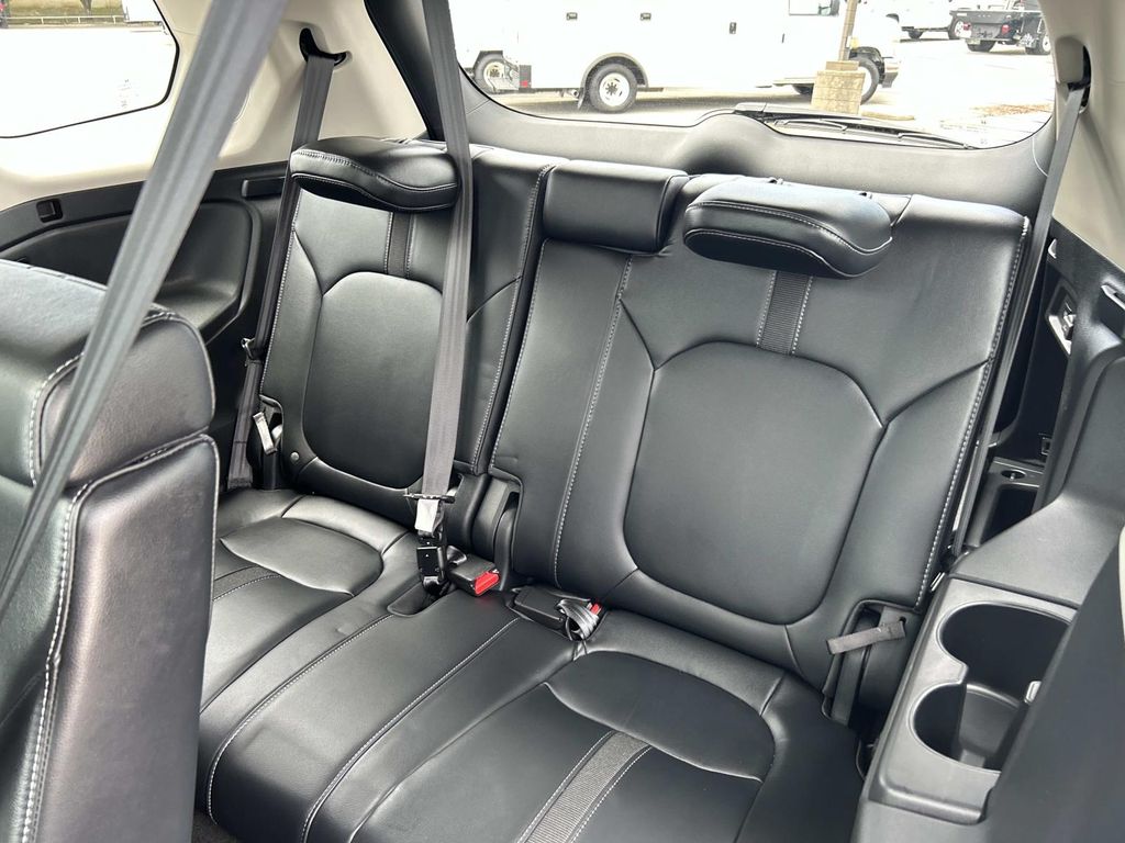 Used 2025 Honda Pilot SUV