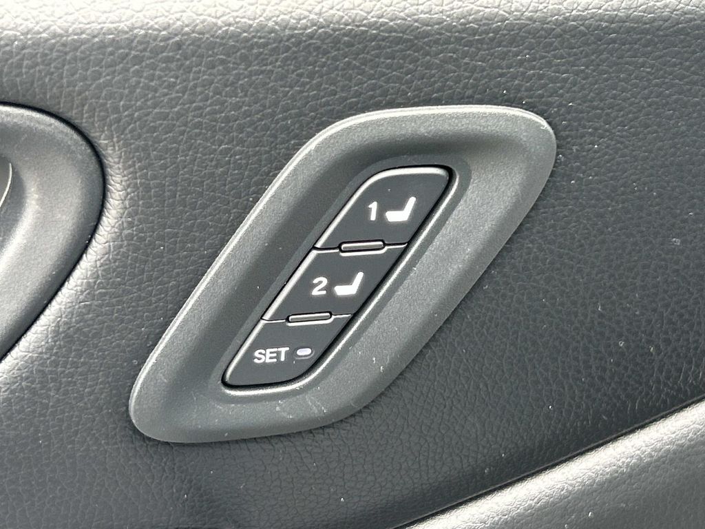 Used 2025 Honda Pilot SUV