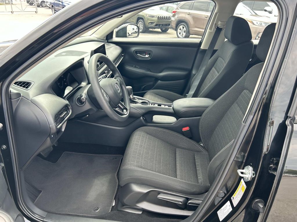 Used 2025 Honda HR-V SUV