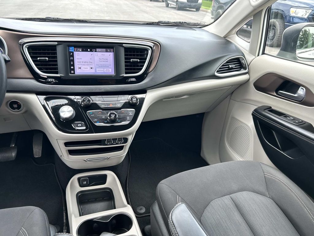 Used 2022 Chrysler Voyager Van