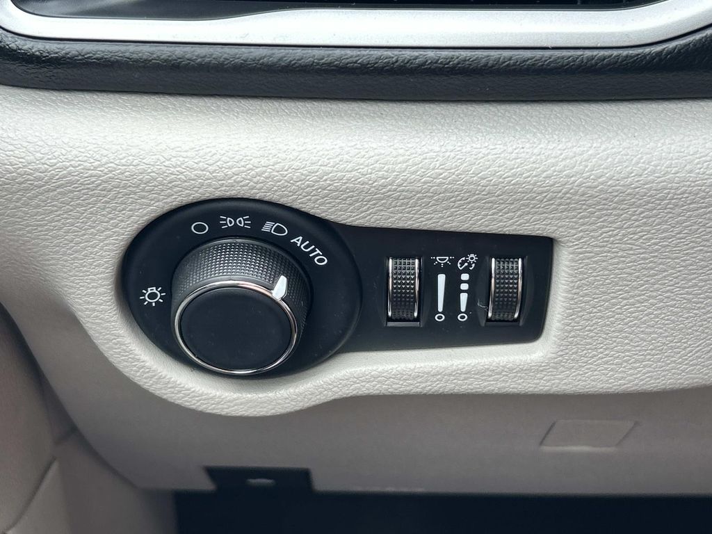 Used 2022 Chrysler Voyager Van