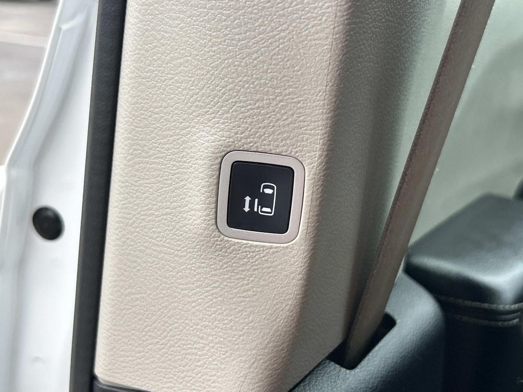 Used 2022 Chrysler Voyager Van