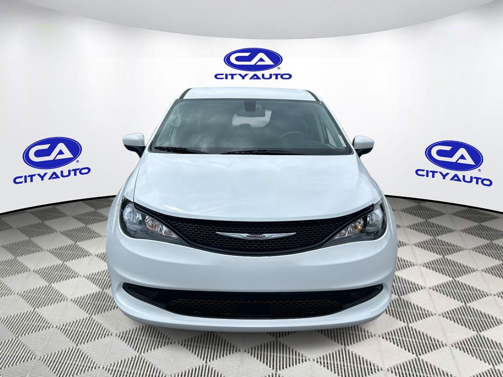 Used 2022 Chrysler Voyager Van