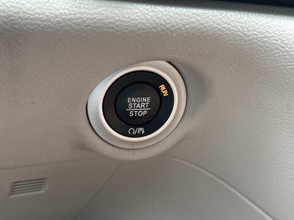 Used 2022 Chrysler Voyager Van