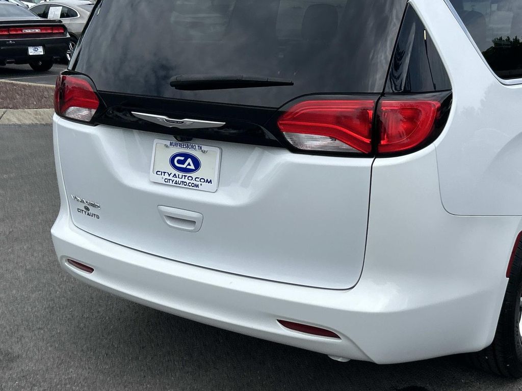 Used 2022 Chrysler Voyager Van