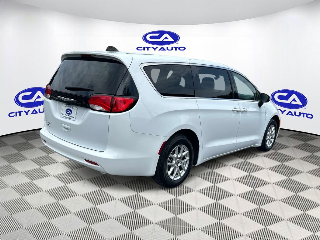 Used 2022 Chrysler Voyager Van