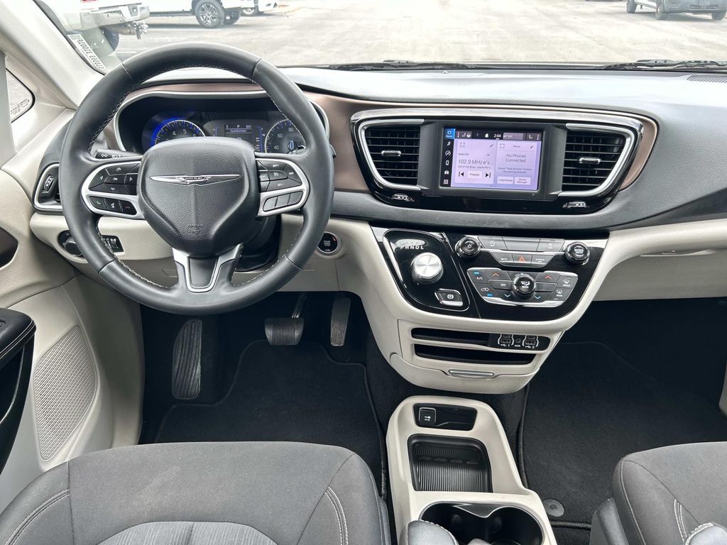 Used 2022 Chrysler Voyager Van