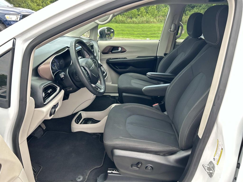 Used 2022 Chrysler Voyager Van