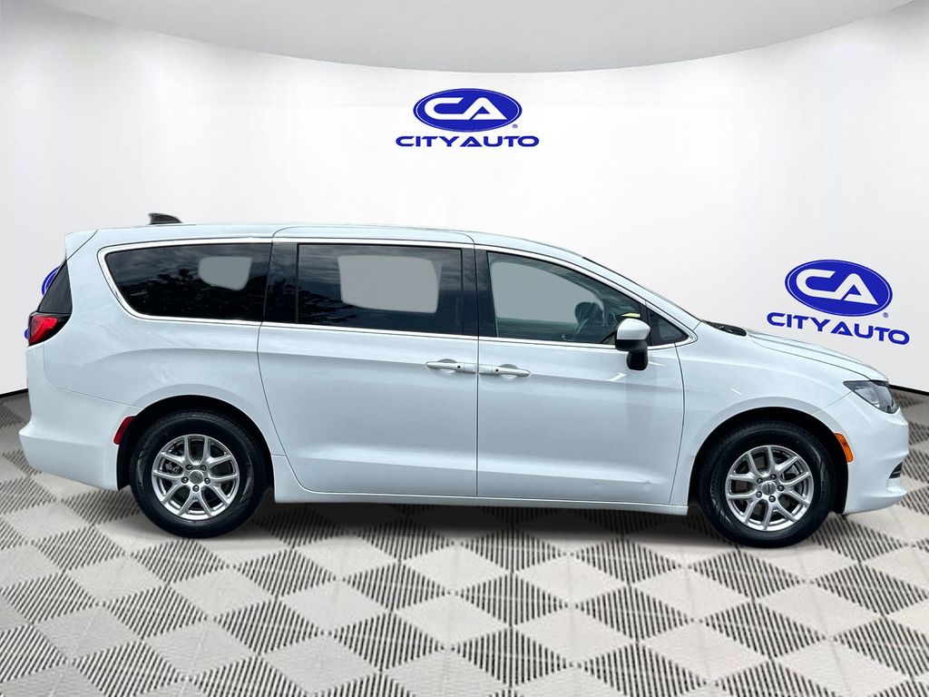 Used 2022 Chrysler Voyager Van