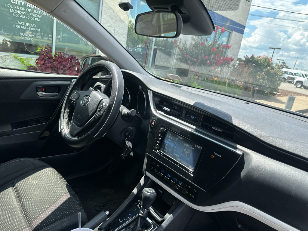 Vehicle photo 12