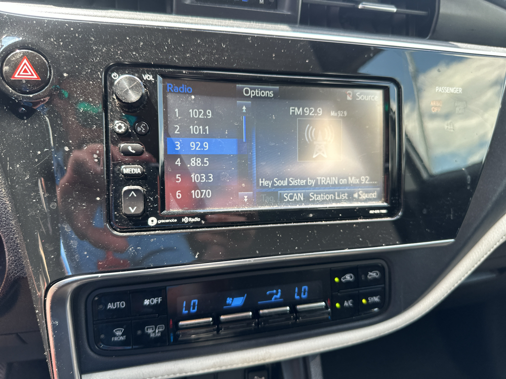Vehicle photo 25