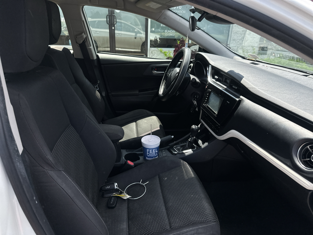 Vehicle photo 10