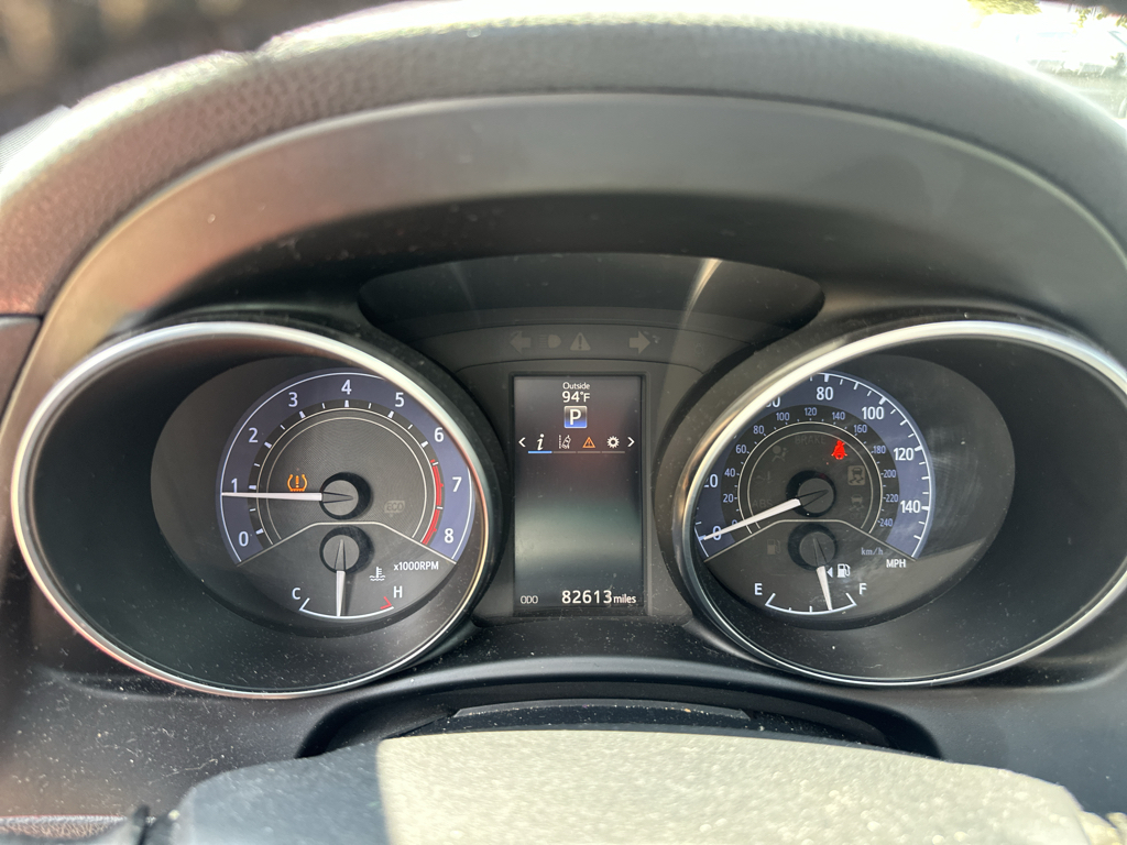 Vehicle photo 23