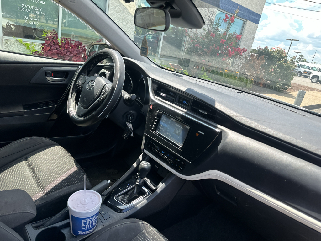 Vehicle photo 11