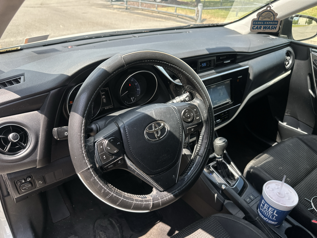 Vehicle photo 17