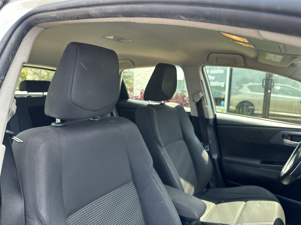 Vehicle photo 13