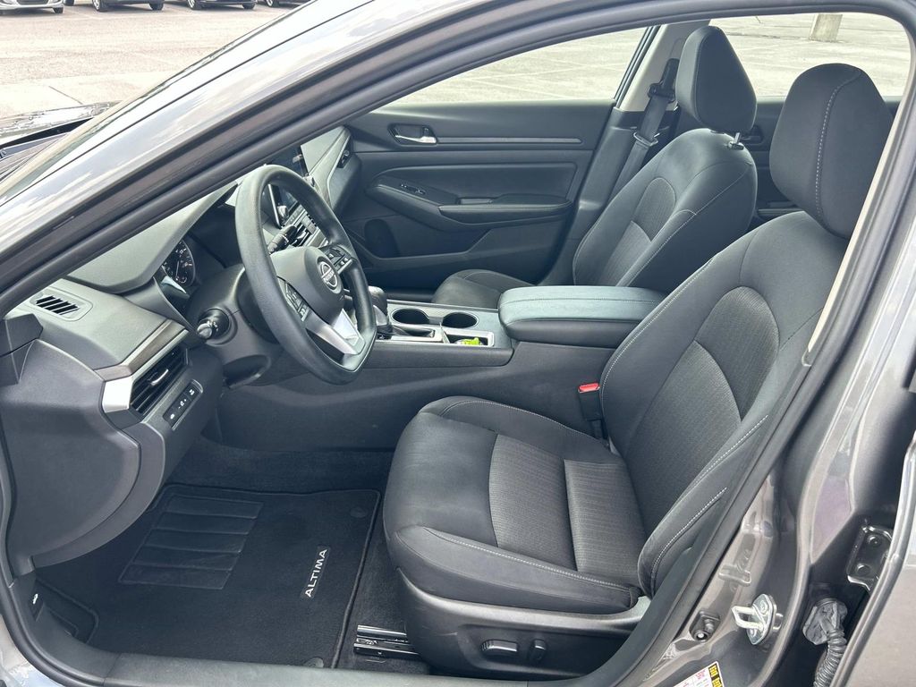 Used 2025 Nissan Altima Sedan