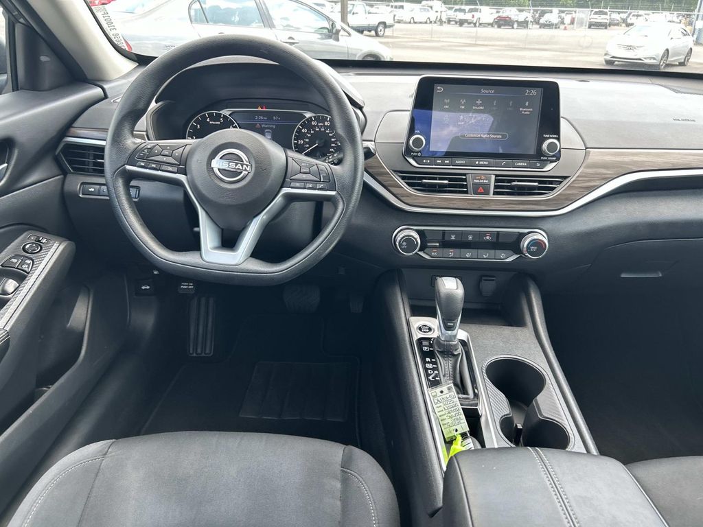 Used 2025 Nissan Altima Sedan