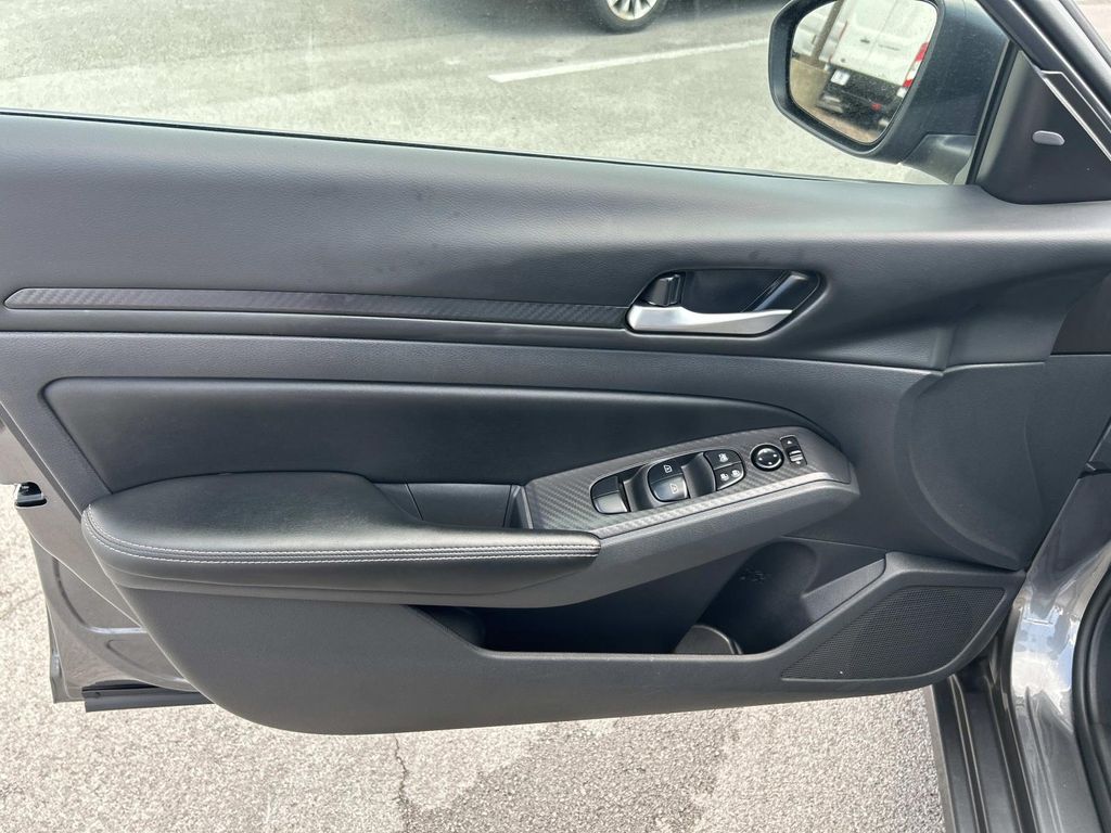 Used 2025 Nissan Altima Sedan