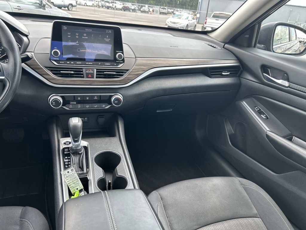 Used 2025 Nissan Altima Sedan
