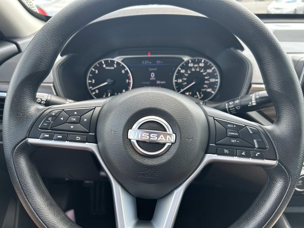 Used 2025 Nissan Altima Sedan