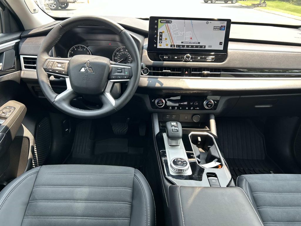 Used 2025 Mitsubishi Outlander SUV
