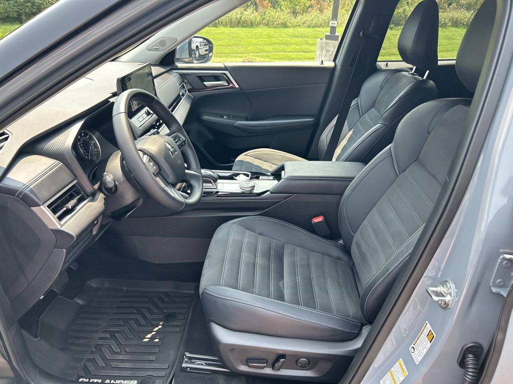 Used 2025 Mitsubishi Outlander SUV
