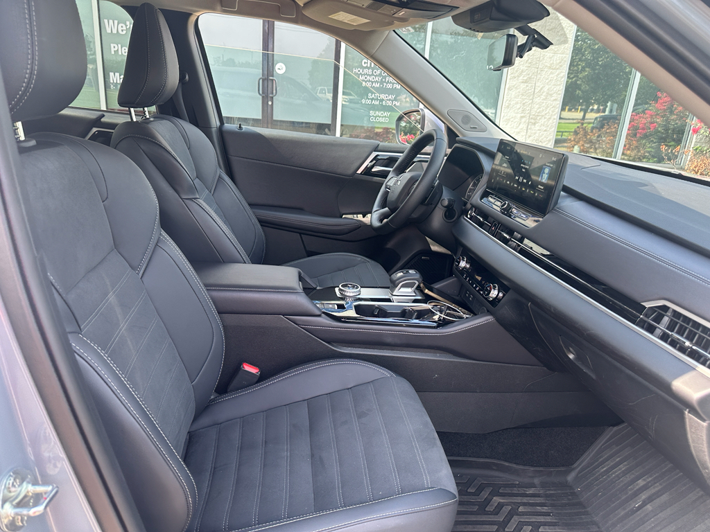 Used 2025 Mitsubishi Outlander SUV