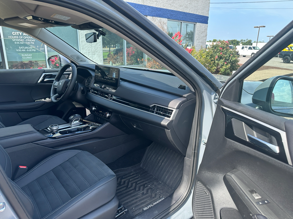 Used 2025 Mitsubishi Outlander SUV