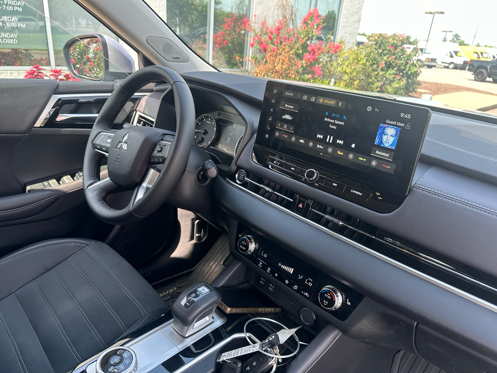 Used 2025 Mitsubishi Outlander SUV