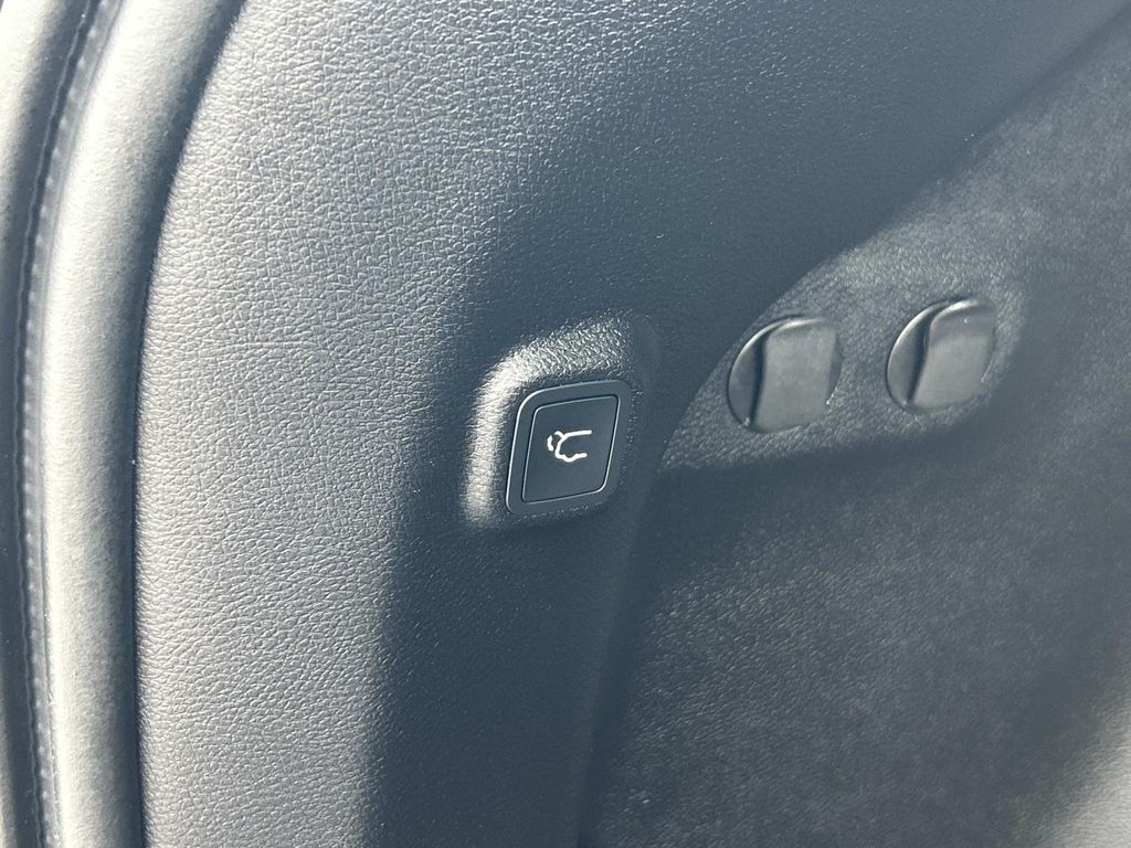 Used 2021 Jeep Cherokee SUV