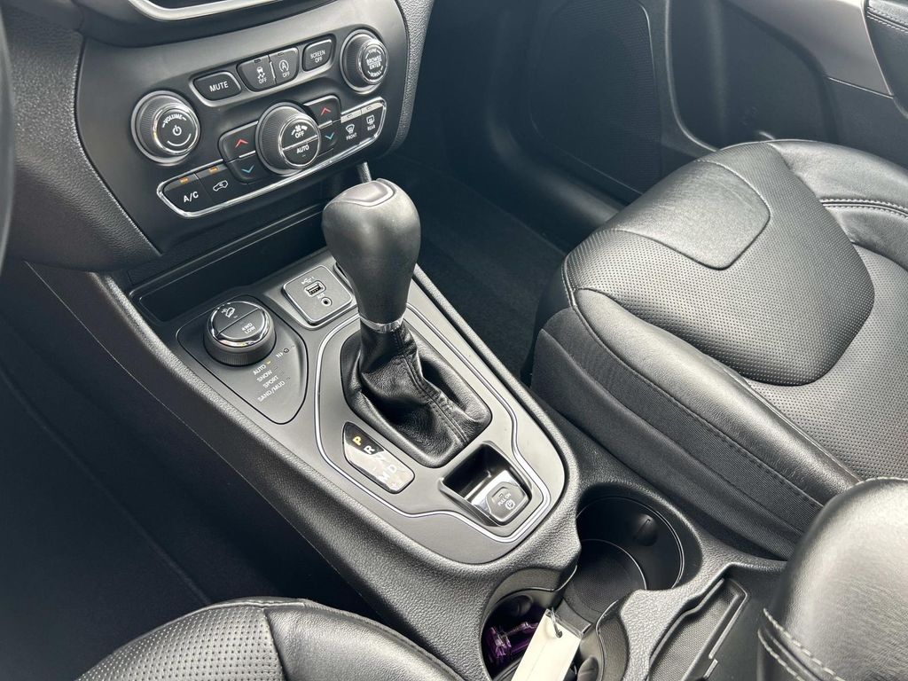 Used 2021 Jeep Cherokee SUV