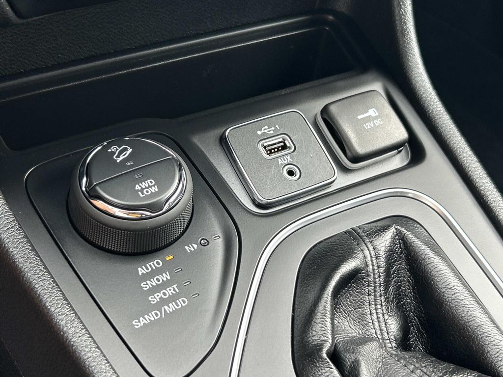Used 2021 Jeep Cherokee SUV
