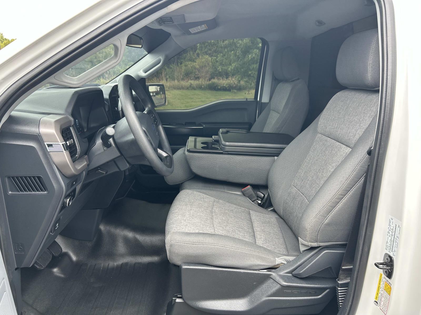 Vehicle photo 25