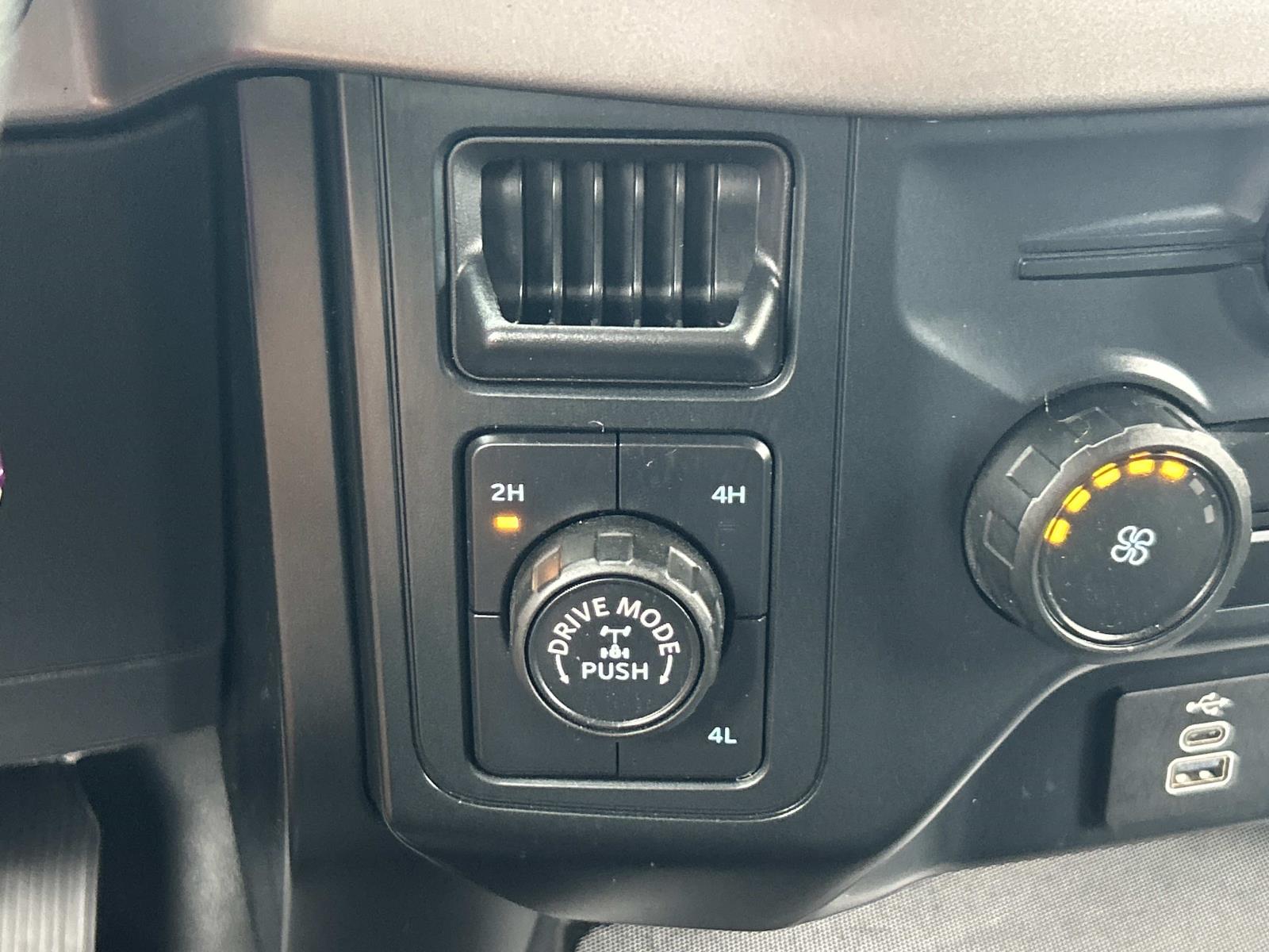 Vehicle photo 31