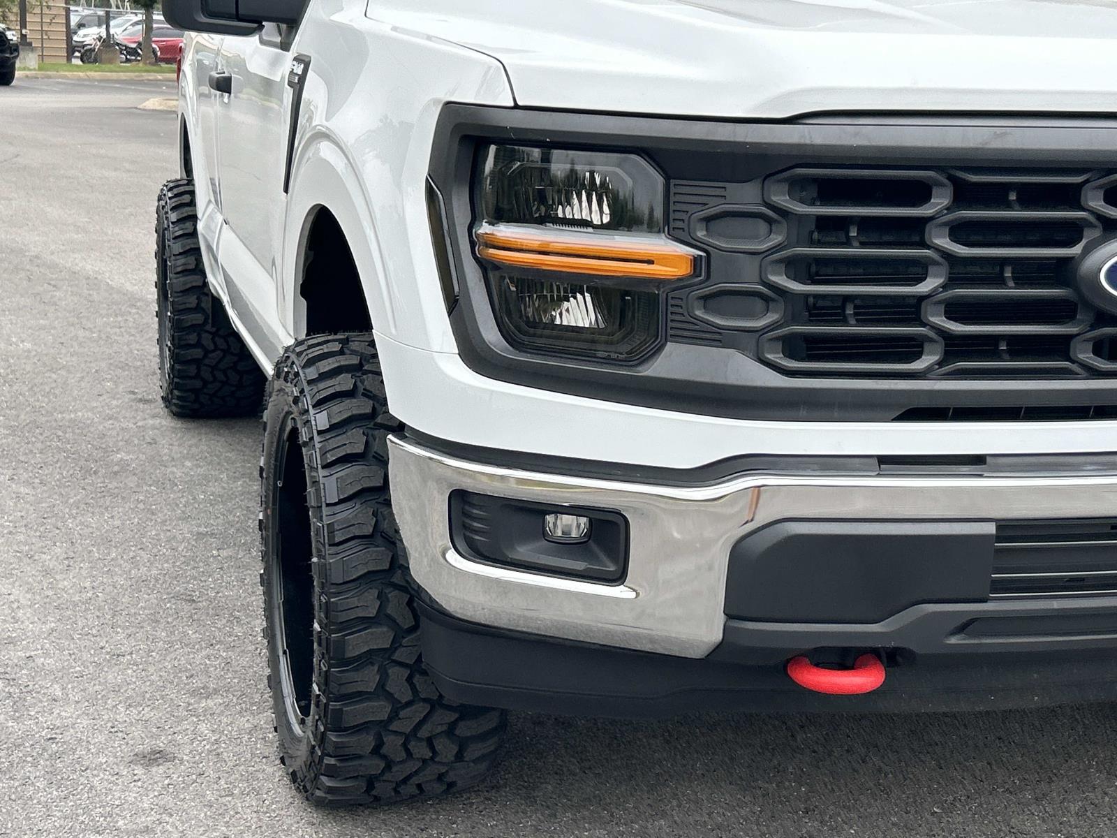 Vehicle photo 13