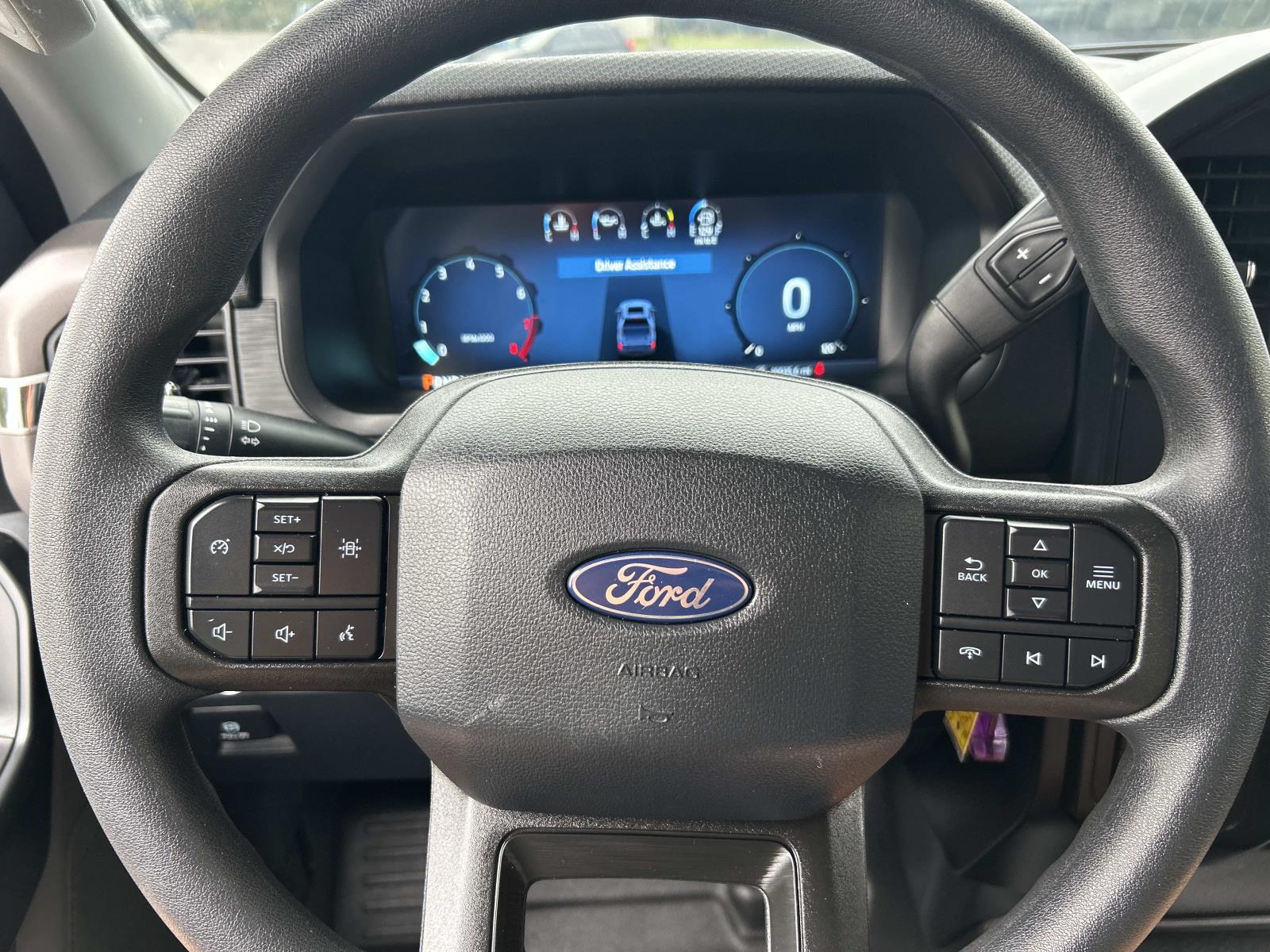 Vehicle photo 33