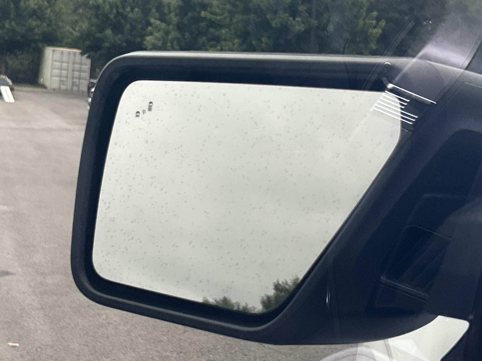 Vehicle photo 19