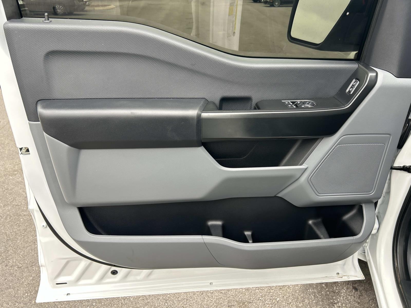 Vehicle photo 26