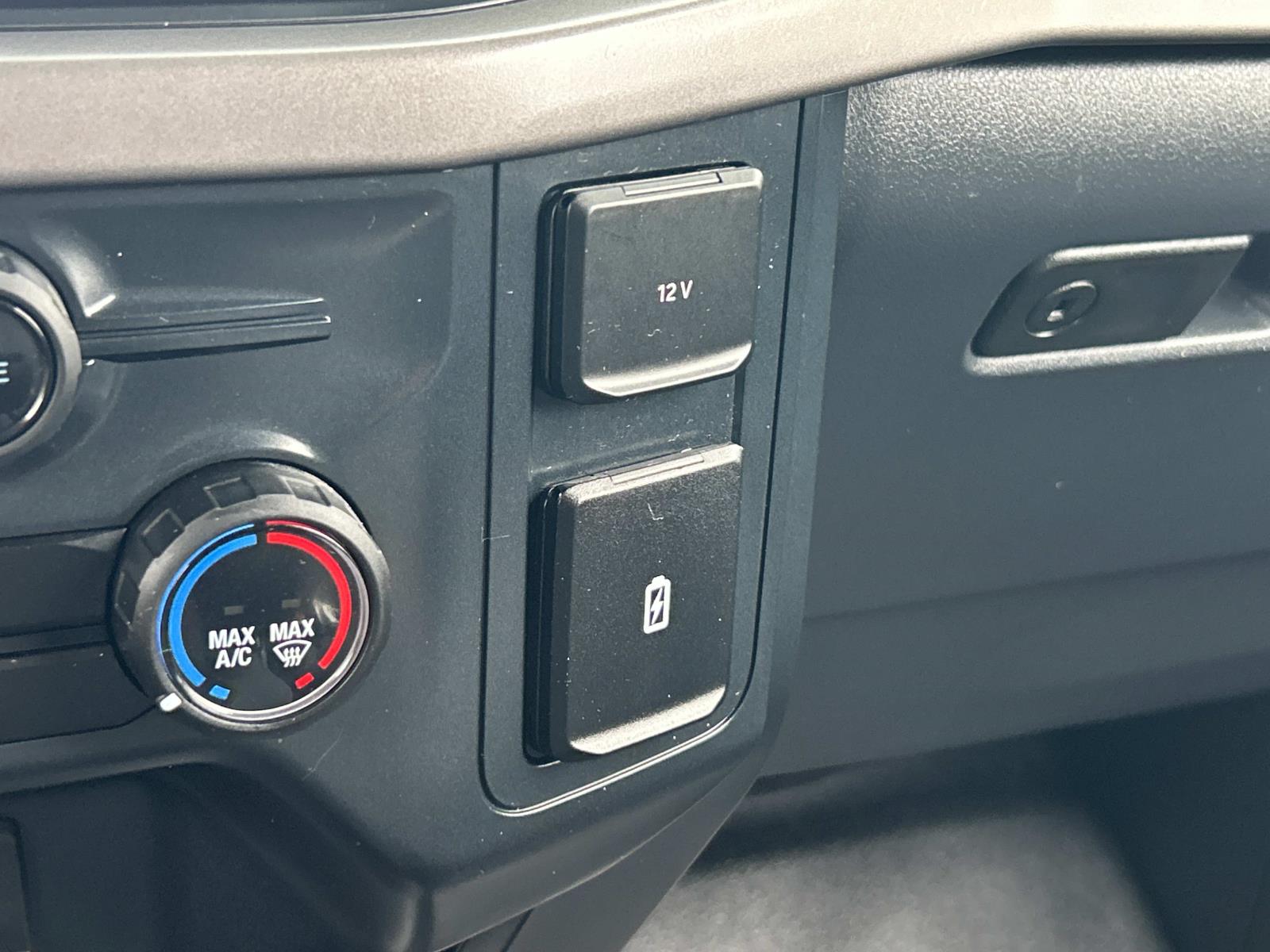 Vehicle photo 32