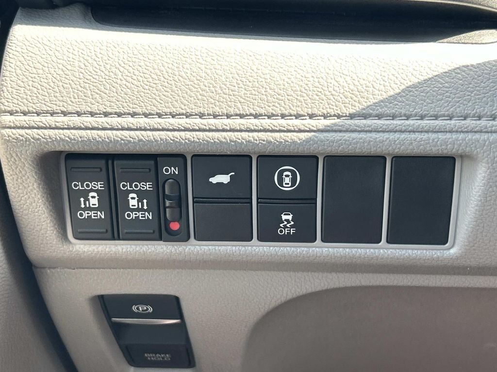 Used 2024 Honda Odyssey Van