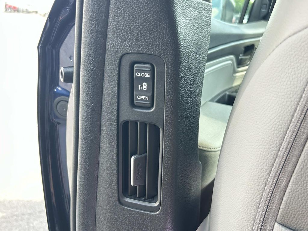 Used 2024 Honda Odyssey Van