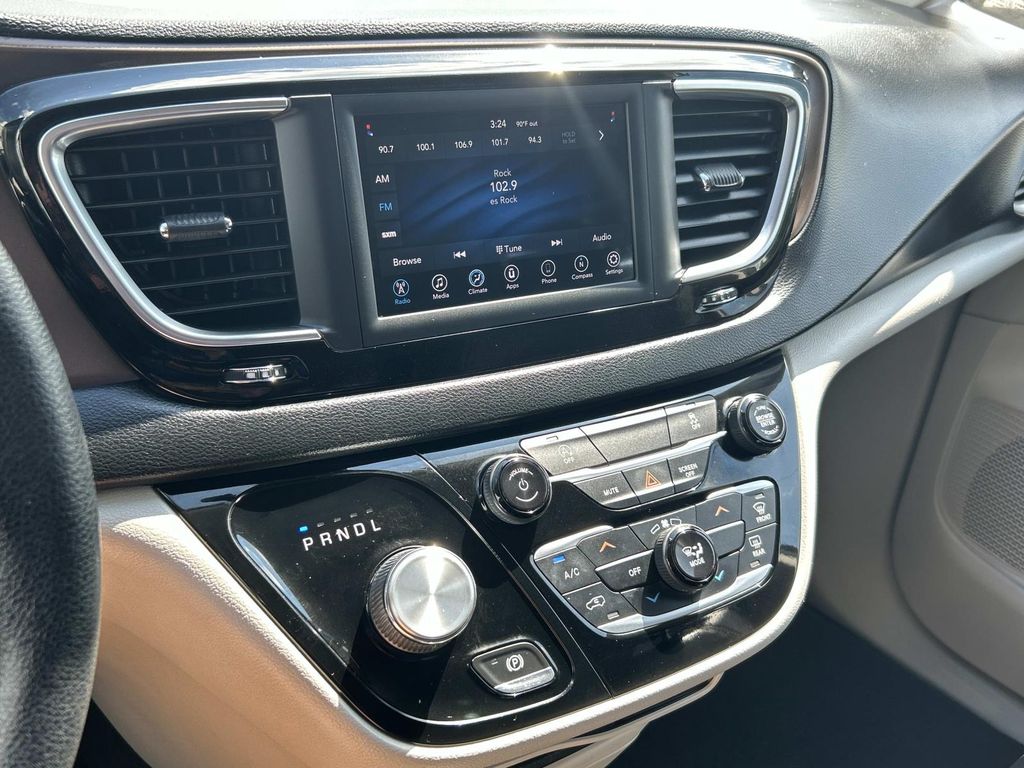Used 2020 Chrysler Voyager Van