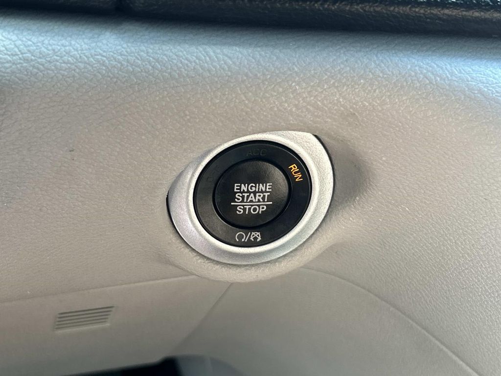 Used 2020 Chrysler Voyager Van