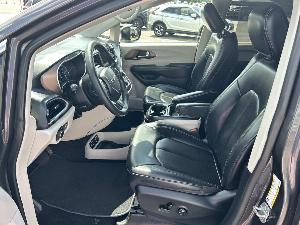 Used 2020 Chrysler Voyager Van