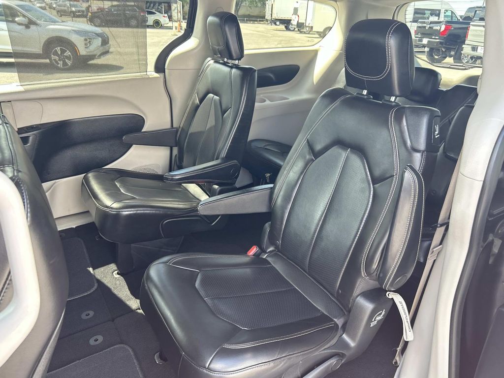 Used 2020 Chrysler Voyager Van