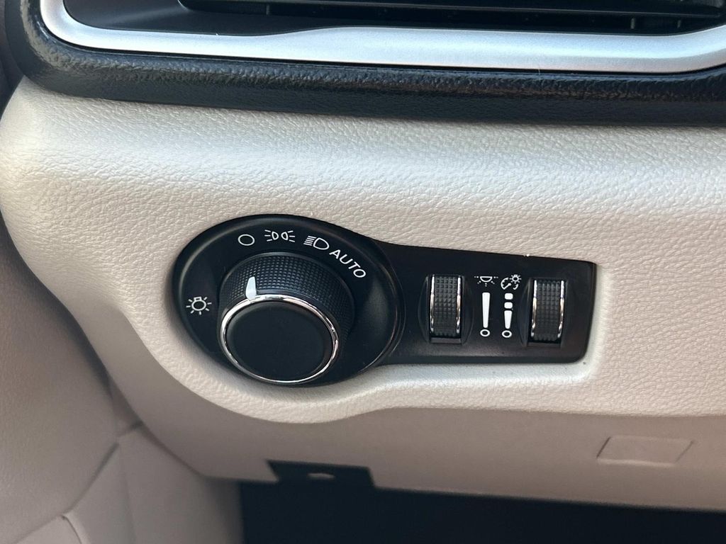 Used 2020 Chrysler Voyager Van