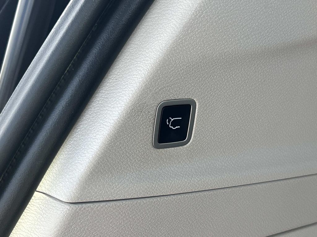 Used 2020 Chrysler Voyager Van